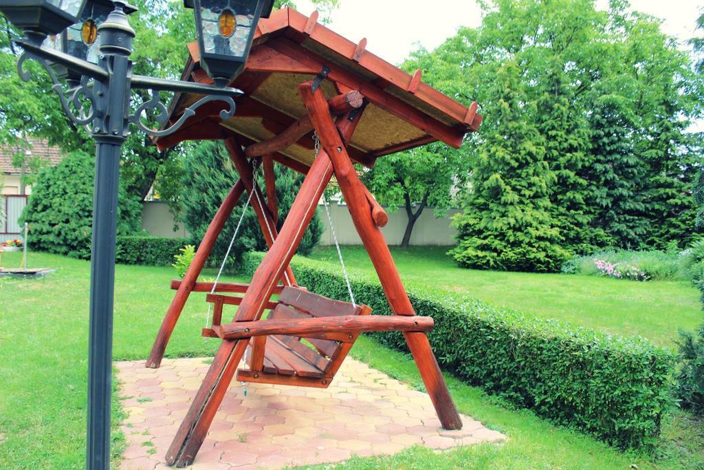 ホテルZempleni Vendeghaz Erdőbénye エクステリア 写真